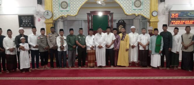 
 Bupati Ing Iskandarsyah Bersama Wabup Rocky Safari Ramadan di Masjid Al Furqon Tebing