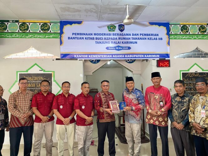 
 Rutan Karimun Terima Bantuan Kitab Suci dari Kemenag