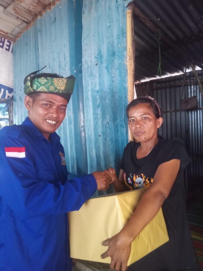 
 Ketua HNSI Ranting Galang Salurkan Bantuan Sembako kepada Warga Terdampak Pembangunan PSN Rempang Eco City