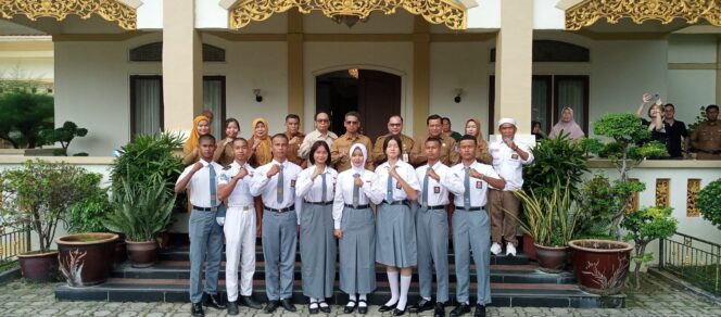 
 Bupati  Ing Iskandarsyah Lepas Calon Paskibraka Ikuti Seleksi Tingkat Provinsi dan Pusat