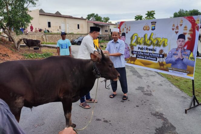 
 Idul Adha 1446 H, Polres Karimun Sembelih 15 Ekor Hewan Kurban