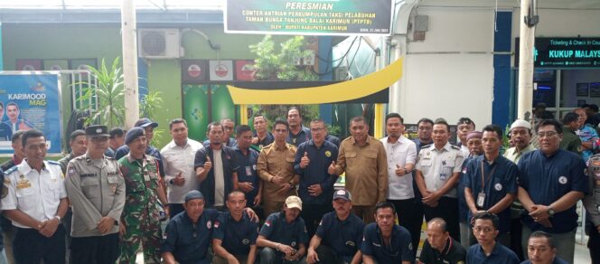 
 Bupati Karimun Iskandarsyah Bersama Wabup Rocky Resmikan Conter Antrian Taksi Pelabuhan