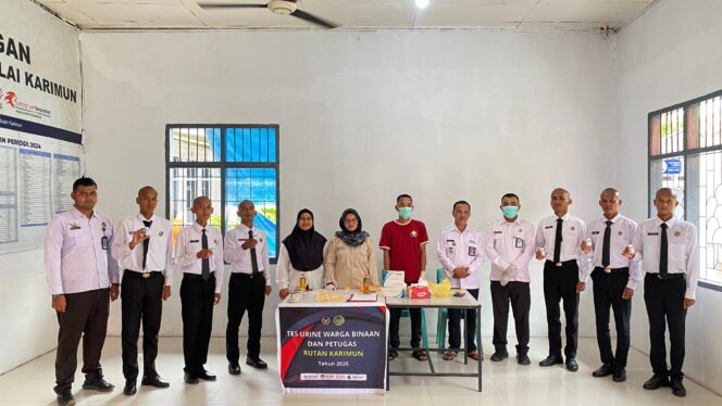 
 Gandeng Dinas Kesehatan, Rutan Karimun Lakukan Tes Urin kepada CPNS dan Warga Binaan