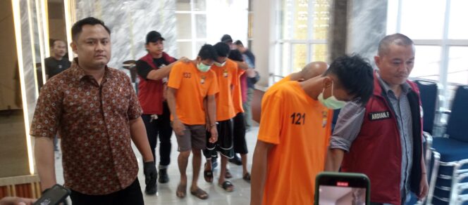 
 ‎Satres Narkoba Polres Karimun Ringkus 5 TSK Narkoba, 1 Orang DPO