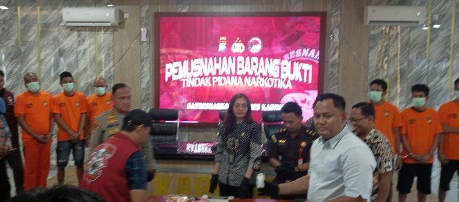 
 Disaksikan Para Tersangka, Sabu Seberat 2067,52 gram  Dimusnahkan