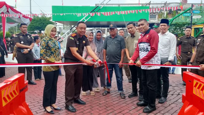 
 Sembako Murah dan Cek Kesehatan Gratis  Digelar Kejari Karimun Diserbu Warga