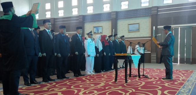 
 ‎Bupati Iskandarsyah Lantik dan Rotasi Pejabat Pemkab Karimun ‎