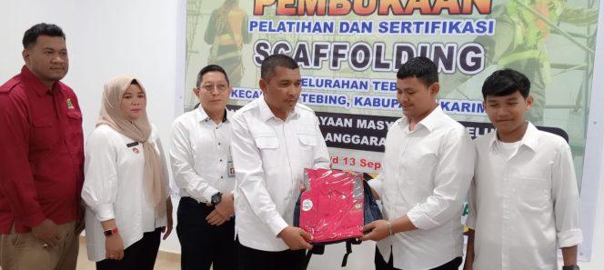 
 ‎Manfaatkan Dana DAU, Kelurahan Tebing Gelar Pelatihan dan Sertifikasi Scaffolding  ‎