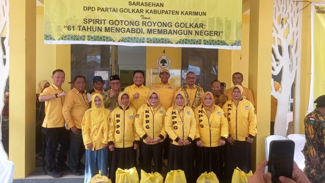 
 ‎Peringati HUT ke 61, DPD Partai Golkar Karimun Bagikan  Ribuan Paket Sembako ‎