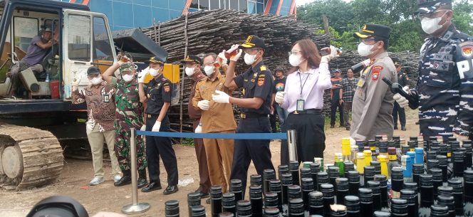 
 ‎Bea Cukai Kepri dan Karimun Musnahkan Barang Ilegal Senilai 5,4 Milyar ‎ ‎