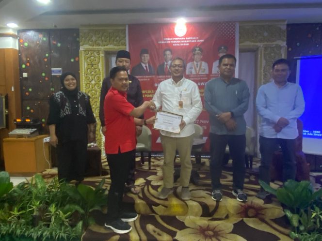 
 Penyerahan Piagam Kepada Narasumber dan Aksi Sosial, Jadi Penutup Dialog GPN Kepri