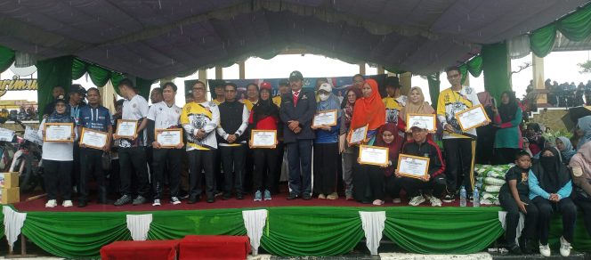 
 ‎Jalan Santai Meriahkan HUT PGRI 80 dan HGN di Karimun Meriah  ‎