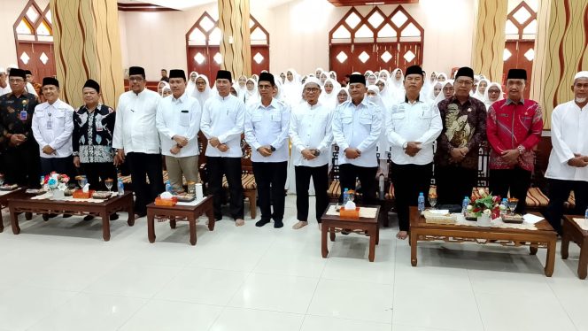 
 ‎Buka Munasik Haji , Bupati Iskandarsyah Ingatkan Calon Jemaah Haji Luruskan Niat dan Jaga Kesehatan