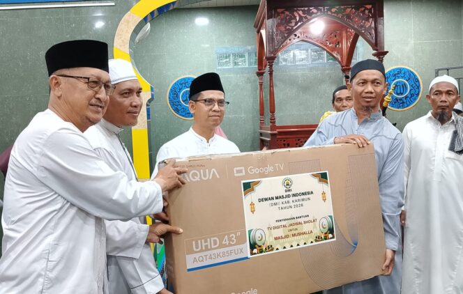 
 ‎Buka Puasa Bersama Pemda, Dua Masjid di Karimun Terima Bantuan  ‎