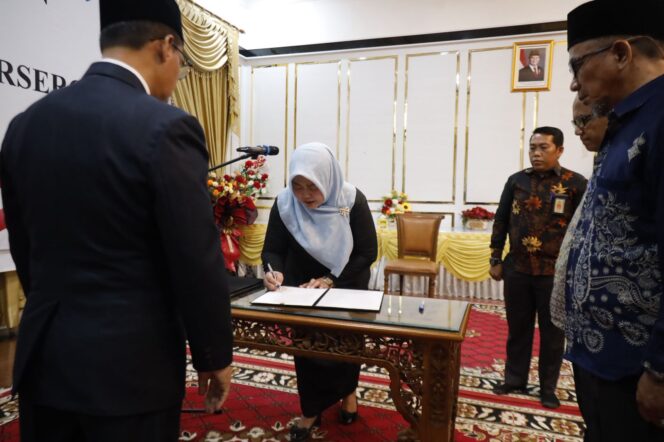 
 ‎Dilantik Bupati sebagai Dirut PT Pelabuhan Karimun, Liza Bharliyantie Hilsya Optimis Berhasil Tingkatkan PAD ‎