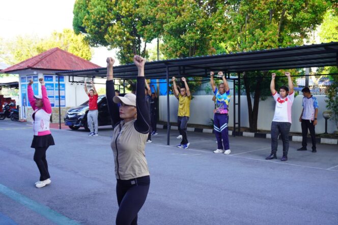 
 ‎Jaga Kebugaran, Imigrasi Karimun Gelar Senam Bersama ‎