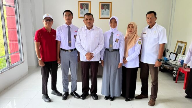 
 ‎Wabup Rocky Lepas Dua Calon Anggota Paskibraka Tingkat Provinsi Kepulauan Riau  ‎