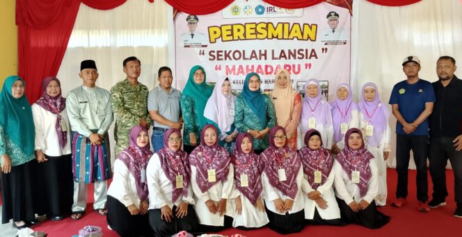 
 ‎Ketua II TP PKK  Kabupaten Karimun Lisa Amriati Rocky Bawole Resmikan Sekolah Lansia Mahadaru