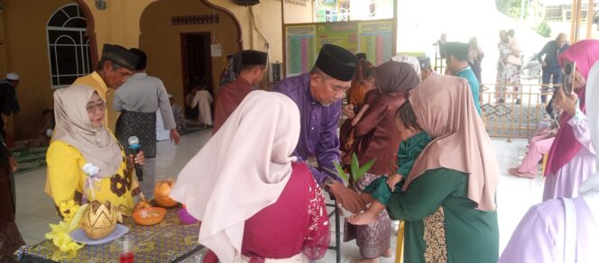 
 ‎Peringati Maulid Nabi Muhammad SAW, Masjid Al Ikhlas Kampung Baru Tebing Gelar Cukur Rambut Massal
