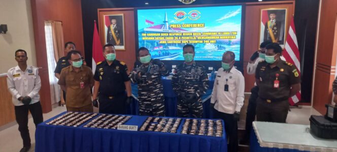 
 ‎TNI AL Gagalkan Penyelundupan 240 Cartridge Vape Diduga Mengandung Etomidate di Perairan Karimun ‎