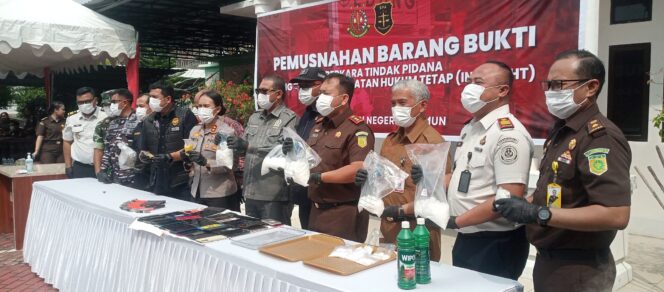 
 ‎Di nyatakan Inkracht, Barang Bukti di Kejari Karimun Dimusnahkan