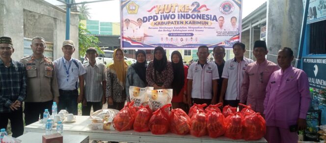 
 ‎Rayakan Anniversary ke 2, DPD IWO Indonesia Kabupaten Karimun  Bagikan Puluhan Paket Sembako